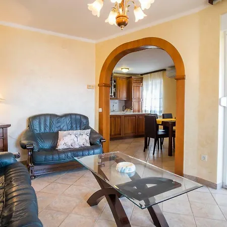 Apartment Apartman Cubranic Vrbnik (Primorje-Gorski Kotar)